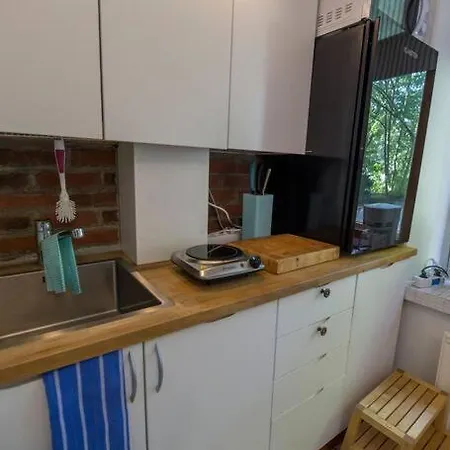 A Lovely Near Railway Station And Arena. Apartment