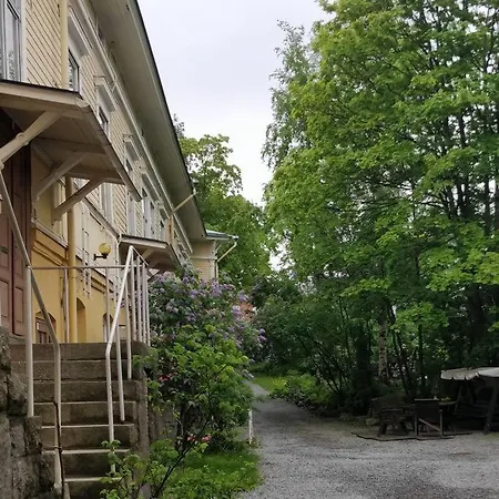 A Lovely Near Railway Station And Arena. Apartment *