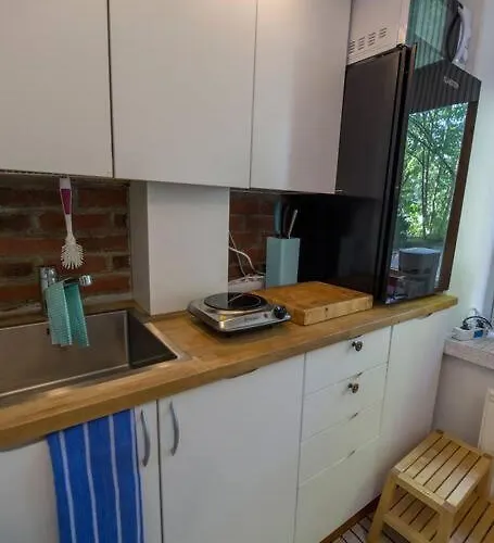 A Lovely Near Railway Station And Arena. Apartment