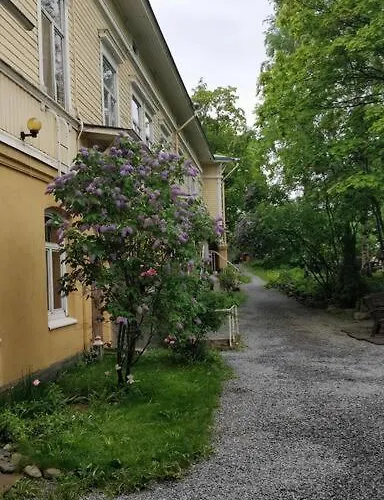 A Lovely Near Railway Station And Arena. Apartment *