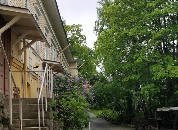 A Lovely Near Railway Station And Arena. Apartment *