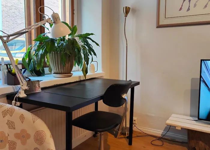 A Lovely Near Railway Station And Arena. Apartment *